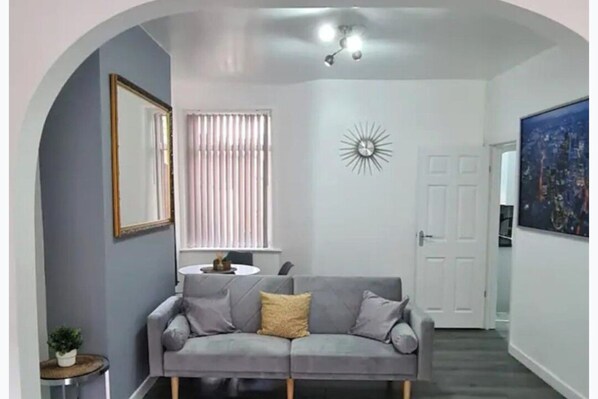 Living area - Salford - House - Sleeps 4 - Parking (Salford)