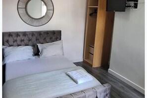 Room - Salford - House - Sleeps 4 - Parking (Salford)