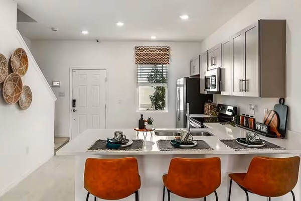 Coffee/tea maker, fridge, microwave, oven