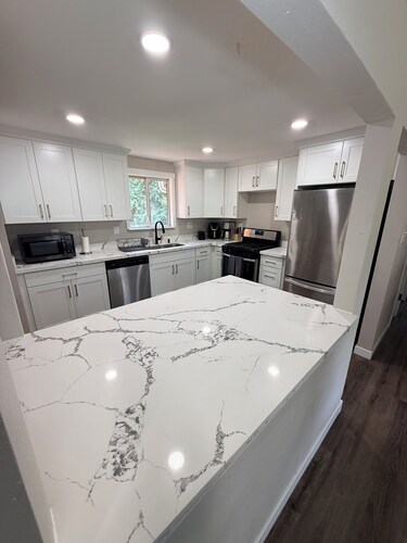 Spacious 5-bedroom house in tranquil Kent with cool AC