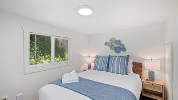 Iron/ironing board, internet, bed sheets