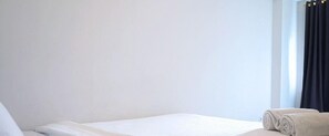 Room - Springlake Apartment Summarecon by Veeroom by Zuzu (Bekasi)