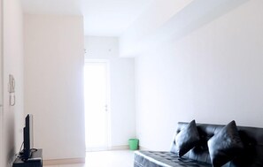 Room - Springlake Apartment Summarecon by Veeroom by Zuzu (Bekasi)