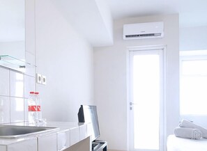 Room - Springlake Apartment Summarecon by Veeroom by Zuzu (Bekasi)