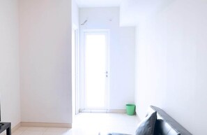 Room - Springlake Apartment Summarecon by Veeroom by Zuzu (Bekasi)