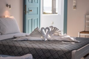 Room - Lefteris Studios (Naxos)
