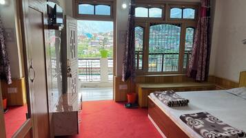 Deluxe Double Room, Balcony, Mountain View