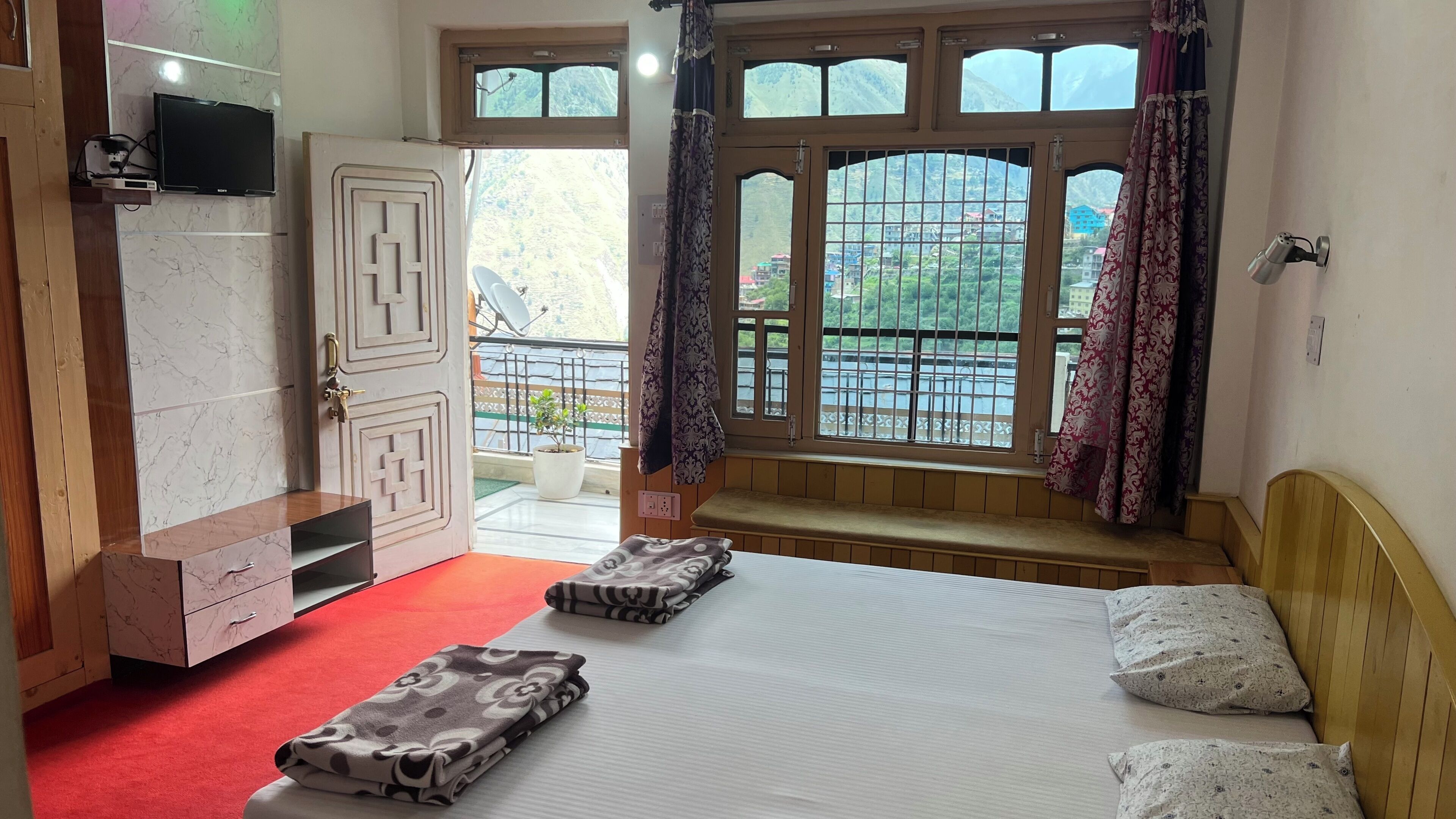 Deluxe Double Room, Balcony, Mountain View