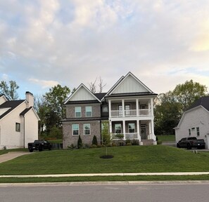 Exterior - Phenomenal 5-bedroom house with AC in Hendersonville (Hendersonville)