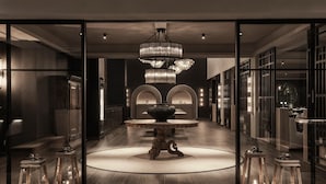 A modern interior with a central table, chandeliers, and lanterns. - Ammades All Suites Beach Hotel - Adults Only (Rhodes)