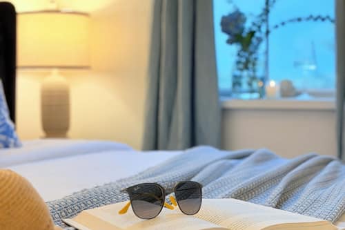 Deluxe-Apartment, Stadtblick | Bettwäsche aus ägyptischer Baumwolle, hochwertige Bettwaren