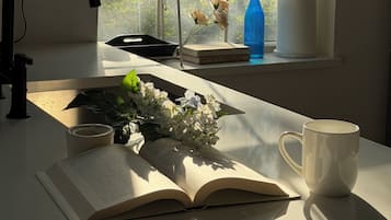 Deluxe Apartment, City View | Interior