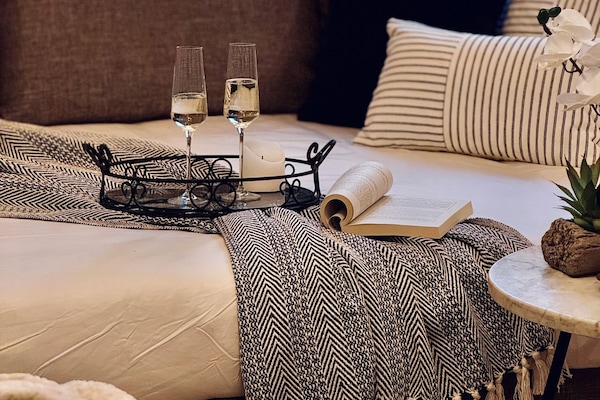 Deluxe Apartment, Bay View | Egyptian cotton sheets, premium bedding, blackout drapes