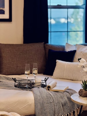 Deluxe Apartment, Bay View | Egyptian cotton sheets, premium bedding, blackout drapes - Fox Point Landing Residences (Providence)