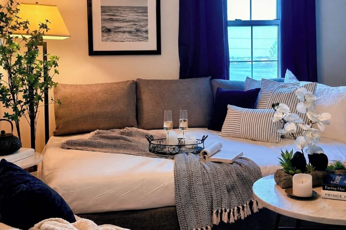 Deluxe Apartment, Bay View | Living area | LED TV
