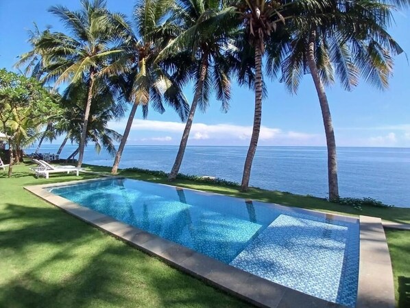 Estúdio básico, sacada, vista para o pátio | Piscina
