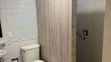 Basic Double Room, 2 Queen Beds | Bathroom