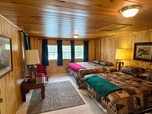 Tabla de planchar con plancha, wifi y ropa de cama