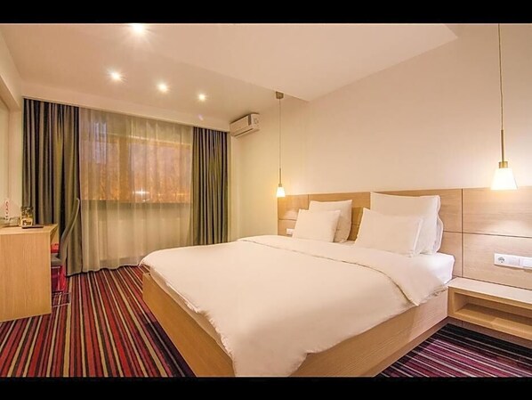 View from property - Hotel Oscar (Campina)