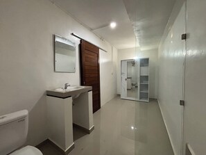 Family Duplex, Hill View | Bathroom - Jimbaran Hostel (Kabupaten Badung)