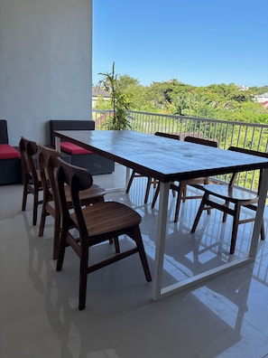 Shared Dormitory | Outdoor dining - Jimbaran Hostel (Kabupaten Badung)