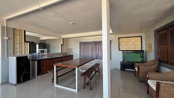 Dupleks Keluarga, pemandangan bukit | Tempat makan