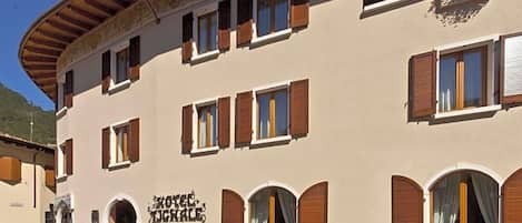 A multi-story building with a sign reading 'Hotel X'.