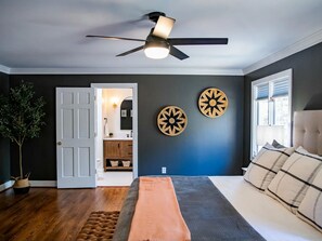 5 bedrooms, desk, iron/ironing board, travel cot