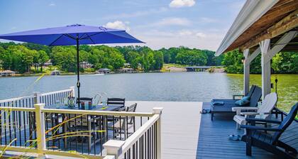 Lakefront, Stunning Views, Kayaks, SUPs, Game room, Private Dock on Hyco Lake