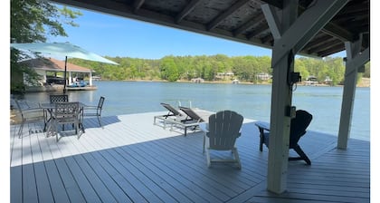 Lakefront, Stunning Views, Kayaks, SUPs, Game room, Private Dock on Hyco Lake