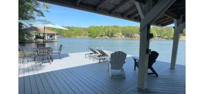Lakefront, Stunning Views, Kayaks, SUPs, Game room, Private Dock on Hyco Lake
