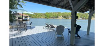 Lakefront, Stunning Views, Kayaks, SUPs, Game room, Private Dock on Hyco Lake