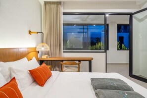 Egyptian cotton sheets, premium bedding, in-room safe - Kaya Villa Canggu (Kuta Utara)