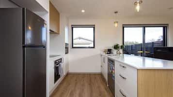 Coffee/tea maker, fridge, microwave, oven