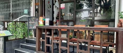 屋外ダイニングエリア