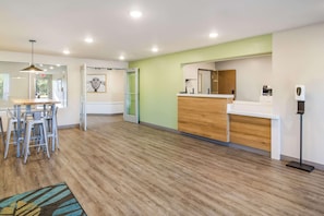 Lobby - Woodspring Suites Jacksonville Campfield Commons (Jacksonville)