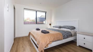 3 bedrooms, iron/ironing board, free WiFi, bed sheets