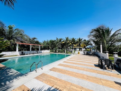 COJIMIES - APARTMENT WITH SWIMMING POOL IN FRONT OF THE SEA