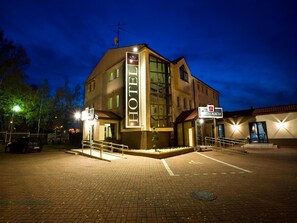 A hotel with a prominent 'HOTEL' sign, a visible entrance, and a parking area. - Hotel Constancja (Czestochowa)
