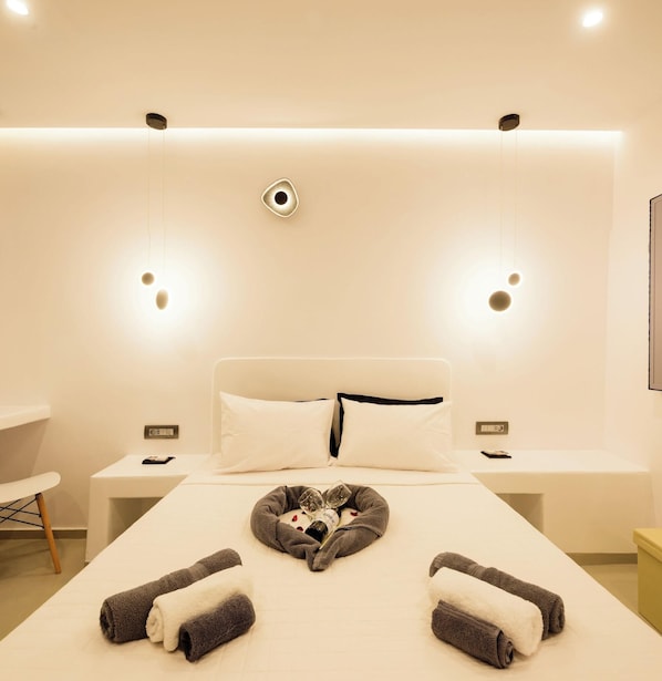 Room - Tataki Family Hotel (Santorini)