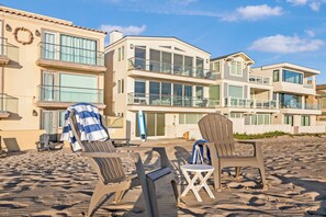 Exterior - The Oxnard Oasis, Beachfront Bliss – Walk Straight Onto the Sand from Your Door! (Oxnard)
