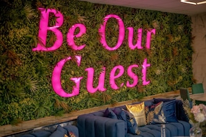 Bar (on property) - Hotel Holloway (Birmingham)