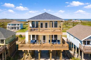 Exterior - Sunny Shores Beachfront Villa - Hot Tub - Putt Putt - Fire Pit (Bolivar Peninsula)