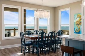 Dining - Beachfront｜Hot Tub｜Putt Putt｜Fire Pit ｜Pet Friendly (Bolivar Peninsula)