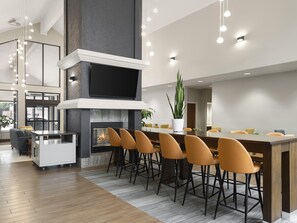 Lobby - Larkspur Landing Hotel South Bend (South Bend)