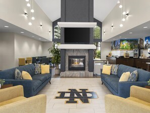 Lobby - Larkspur Landing Hotel South Bend (South Bend)