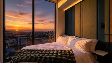 Superior Studio, 1 King Bed, City View | City view