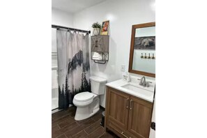 Bathroom - Charming Mountain Cabin with Wooded Views and Cozy Interiors (Big Bear)