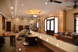 Lobby - Mastiff Wildcrest Dharamshala by Othpl (Palampur)