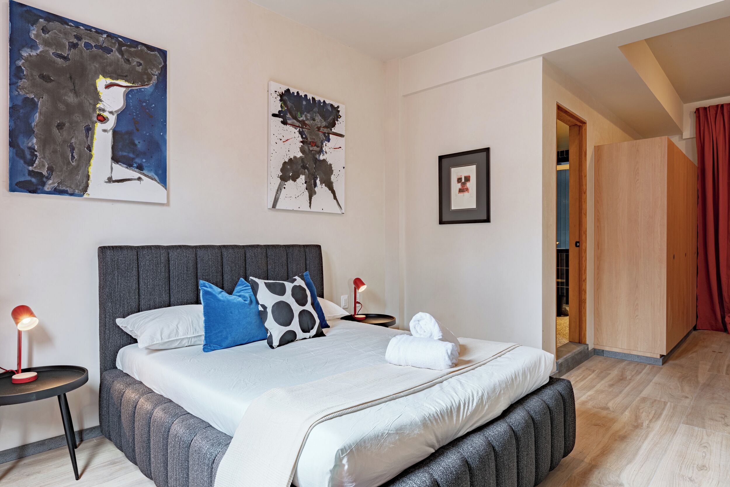 Luxury Apartment | Desk, laptop workspace, iron/ironing board, free WiFi